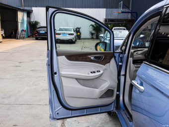 Roewe iMAX8 EV First Class Diamond