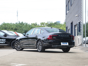 Volvo S90 B5 Zhiyi Luxury