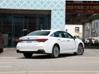 Toyota Avalon Hybrid Deluxe 2.5L