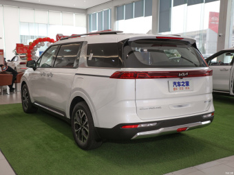 Kia Carnival Deluxe 2.0T