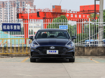 Hyundai Sonata Deluxe GLS 380TGDi AT