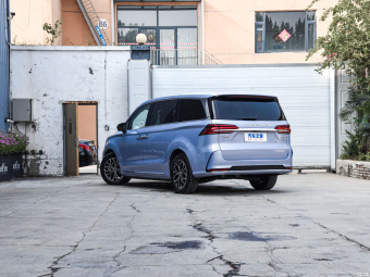 Roewe iMAX8 EV First Class Diamond