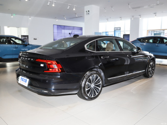 Volvo S90 T8 AWD Zhiyi Luxury