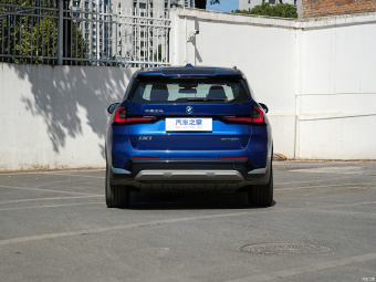BMW iX1 xDrive30L X Design
