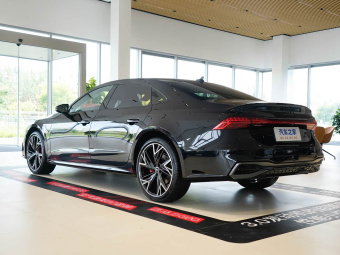Audi A7L 2025 55 TFSI Quattro Black Edition