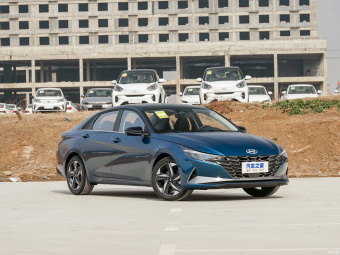 Hyundai Elantra Flagship TOP 1.5L CVT
