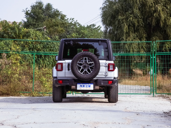 Jeep Wrangler Sahara 2.0T 4D