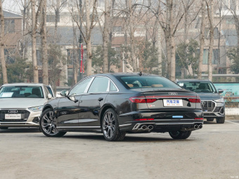 Audi S8L  4.0T Quattro