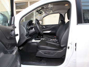 Nissan Navara Premium 2.5L AT 4WD QR25