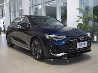 Audi A3 Sportback 2025 35TFSI Flying Spur Premium Edition