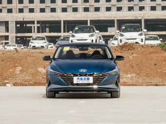 Hyundai Elantra Flagship TOP 1.5L CVT
