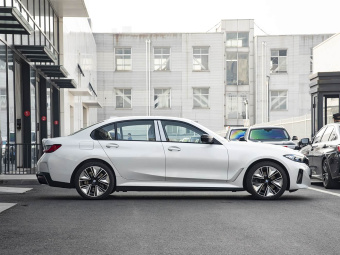 BMW i3e 2026 eDrive 40 L Sport Night Edition