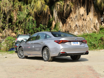 Toyota Avalon Hybrid XLE Premium 2.5L