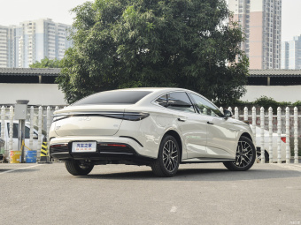 BYD Seal DM-i Flagship 121KM