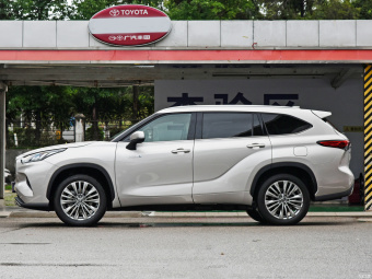 Toyota Highlander Hybrid Premium 7 Seats 2.5L 4WD