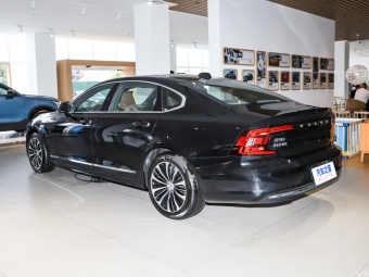 Volvo S90 T8 AWD Zhiyi Luxury