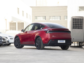 Tesla Model Y 2026 Facelifted long-range rear-wheel drive version