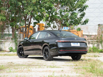 VW Passat 2026 Pro 380TSI Starry Dragon Edition