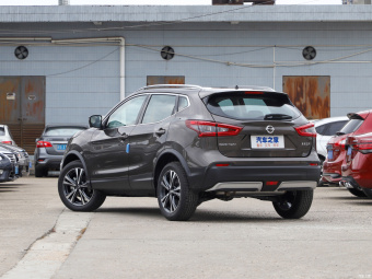 Nissan Qashqai Prem Deluxe 2.0L CVT XV