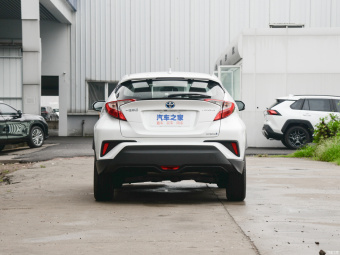 Toyota IZOA Hybrid Yixing 2.0L
