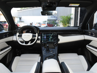 Lynk & Co 01 PHEV Dawn 1.5TD EM-P