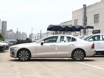 Volvo S60 B4 Zhiyuan Luxury