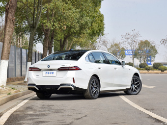 BMW i5 eDrive 35L Exclusive M Sport