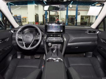 Toyota Harrier Deluxe 2.0L CVT