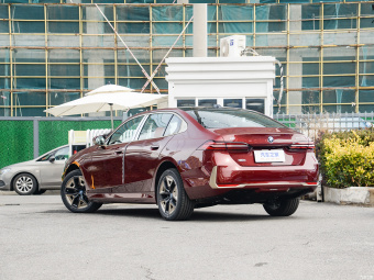 BMW i5 eDrive 35L Exclusive Luxury