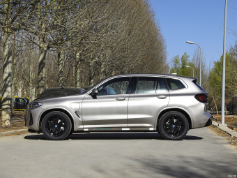 BMW iX3 Prior