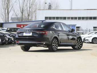 Skoda Superb Luxury TSI330 DSG