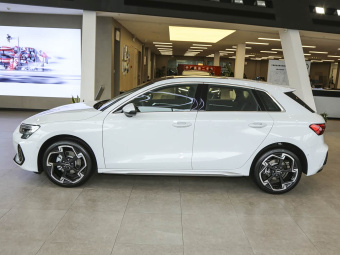 Audi A3 Sportback 2025 35TFSI Flying Spur Premium Edition + Luxury Package