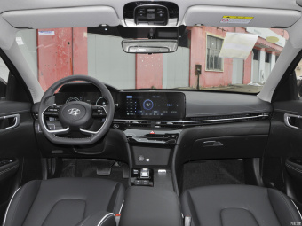 Hyundai Mistra Premium LUX 270TGDi DCT