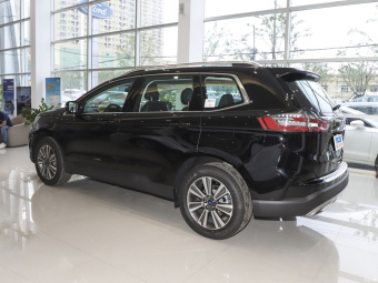 Ford Edge Plus Platinum EcoBoost 245 7 Seat
