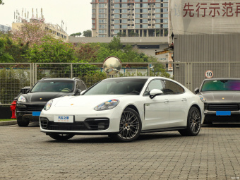 Porsche Panamera 4 E-Hybrid Platinum Edition