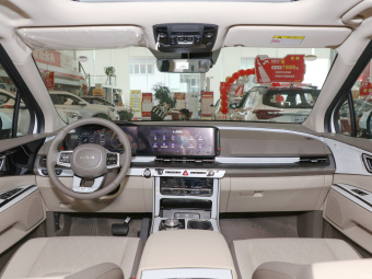 Kia Carnival Deluxe 2.0T