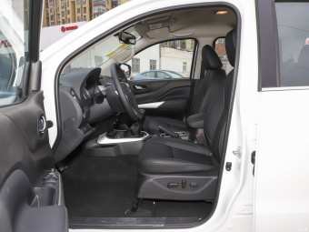 Nissan Navara Flagship 2.5L MT 4WD QR25