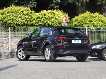 Audi Q8 Dynamic Luxury 45 TFSI