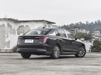 Hongqi E-QM5 560 PLUS