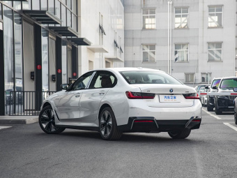 BMW i3e 2026 eDrive 40 L Sport Night Edition
