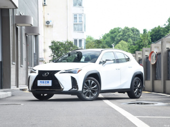 Lexus UX 300h F SPORT