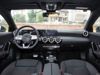 Mercedes-Benz CLA-Class 200 Shooting Brake