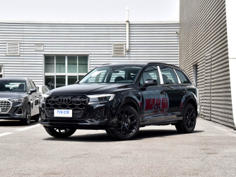 Audi Q7 2026 45 TFSI quattro S line Black Knight Edition