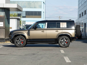 Land Rover Defender 110 X P400
