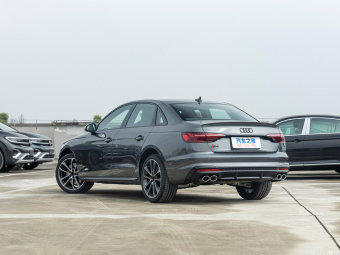 Audi S4  3.0 T Quattro