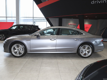 Audi A7L Dreamy Future 45 TFSI