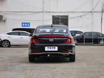 Hyundai Mistra Premium LUX 270TGDi DCT
