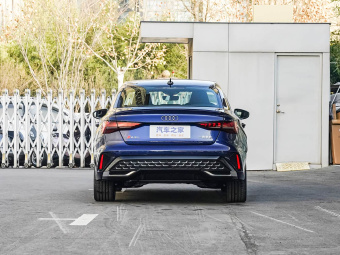 Audi A3L Limousine 2025 35TFSI Flying Spur Premium Edition