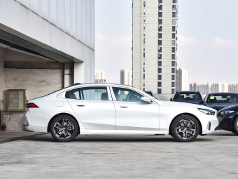 BMW 5 Series 2026 530Li Leading Luxury