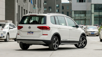 VW Touran L Cross Extension 6-seater 280TSI DSG